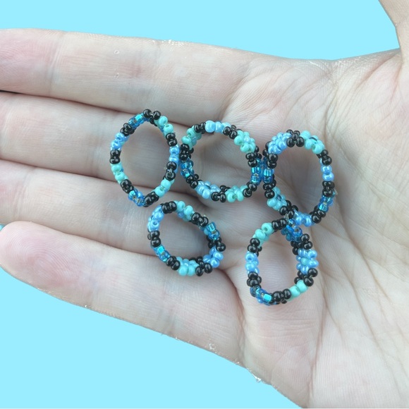 1pc / 5pcs Beaded Flower Stretchy Elastic Ring - Blues, Blacks, Turquoise tone - Picture 8 of 10